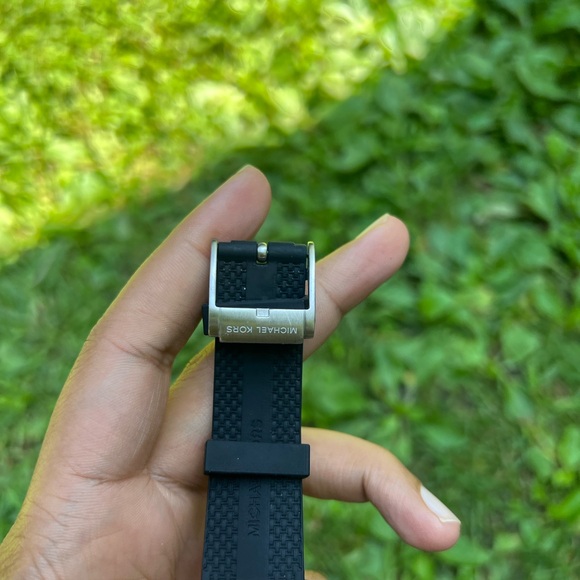 MICHAEL KORS Quartz White Dial Black Rubber Men's Watch - Picture 6 of 11